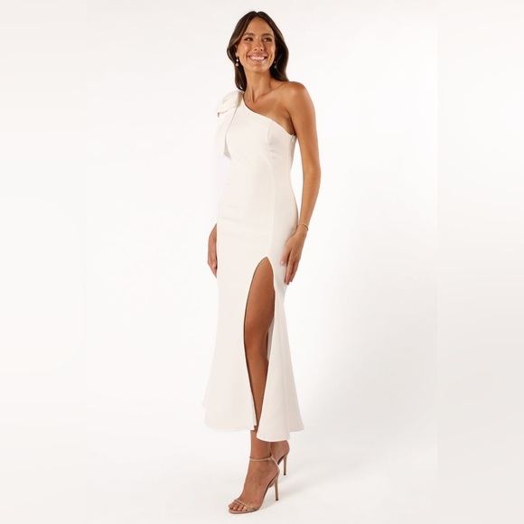PETAL & PUP CHARMED ONE SHOULDER MIDI DRESS - OFF WHITE S B307 - Picture 3 of 9